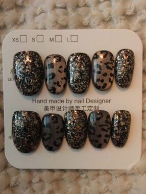 Black & Gray Leopard Print Glitter Size L Press-On Nails 💅